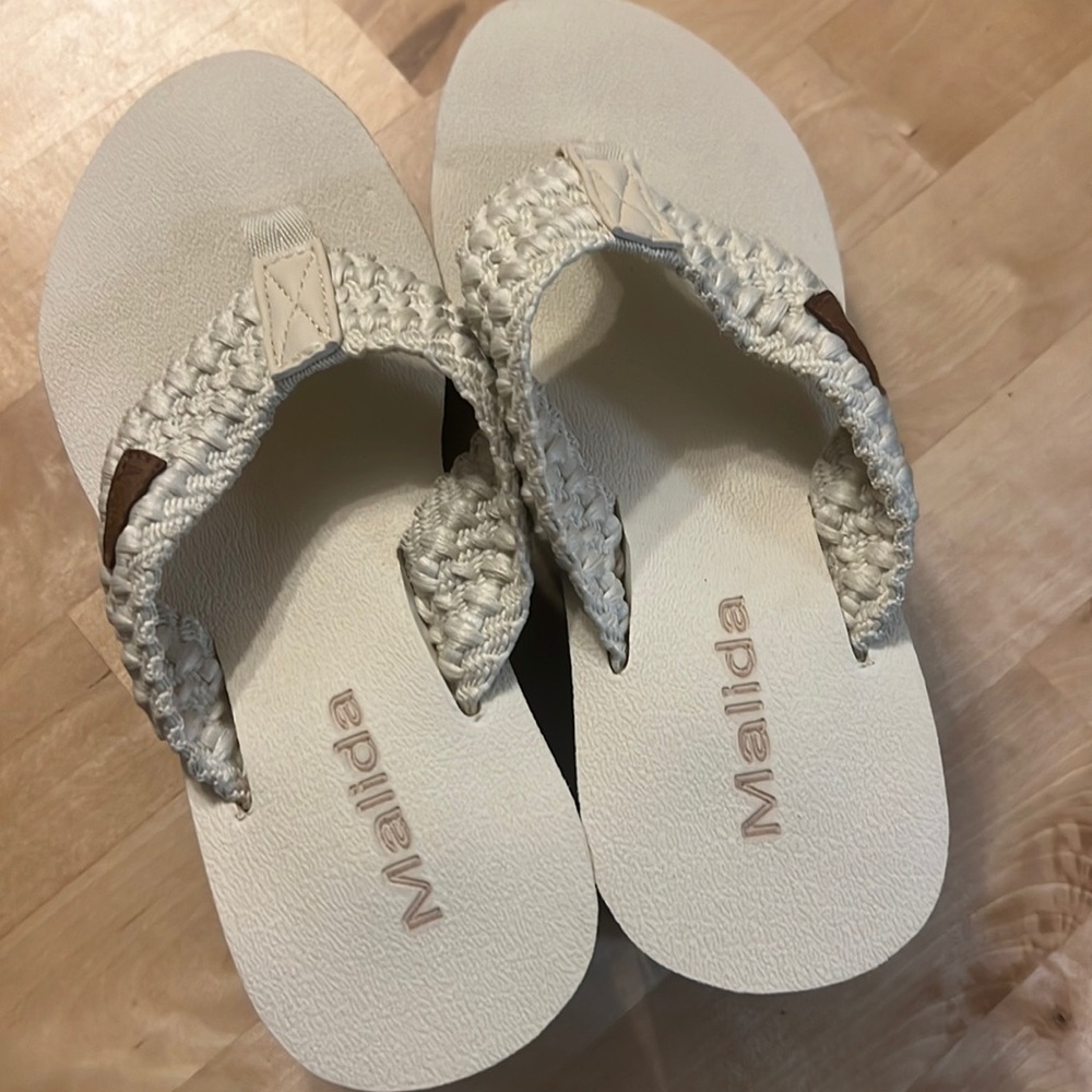 MALIDA Wedge Flip Flops NWOT